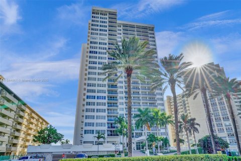 Copropriété à louer à Hallandale Beach, Floride: 1 chambre, 77.67 m2 № 1940502 - photo 24