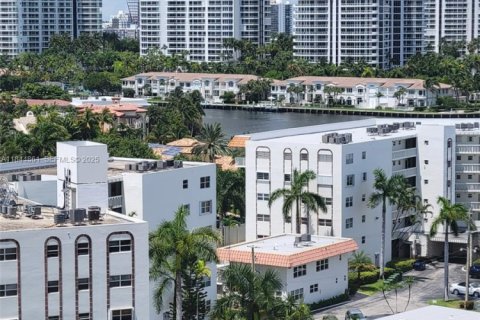 Copropriété à louer à Hallandale Beach, Floride: 1 chambre, 77.67 m2 № 1940502 - photo 30