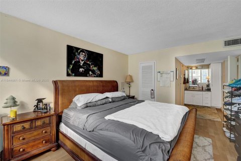 Copropriété à louer à Hallandale Beach, Floride: 1 chambre, 77.67 m2 № 1940502 - photo 7