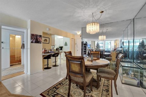 Copropriété à louer à Hallandale Beach, Floride: 1 chambre, 77.67 m2 № 1940502 - photo 6