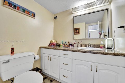 Copropriété à louer à Hallandale Beach, Floride: 1 chambre, 77.67 m2 № 1940502 - photo 8
