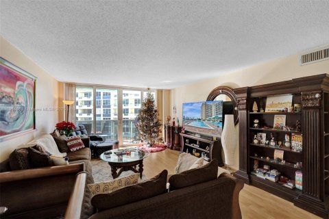 Copropriété à louer à Hallandale Beach, Floride: 1 chambre, 77.67 m2 № 1940502 - photo 5