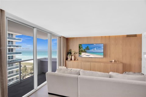 Condo in Surfside, Florida, 2 bedrooms  № 1812335 - photo 2