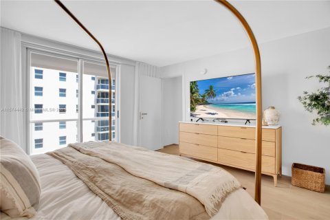 Condo in Surfside, Florida, 2 bedrooms  № 1812335 - photo 23