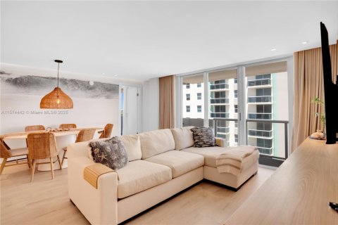Condo in Surfside, Florida, 2 bedrooms  № 1812335 - photo 6