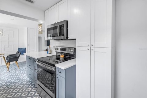 Villa ou maison à vendre à Tampa, Floride: 4 chambres, 125.6 m2 № 1688405 - photo 5