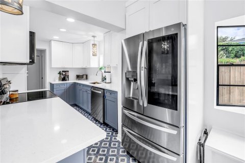 Villa ou maison à vendre à Tampa, Floride: 4 chambres, 125.6 m2 № 1688405 - photo 2