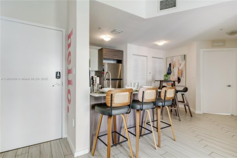 Condominio en alquiler en Miami, Florida, 2 dormitorios, 72.19 m2 № 2012325 - foto 10