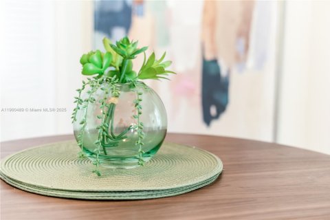 Condominio en alquiler en Miami, Florida, 2 dormitorios, 72.19 m2 № 2012325 - foto 7