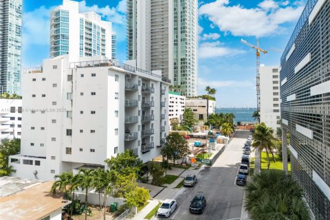 Condominio en alquiler en Miami, Florida, 2 dormitorios, 72.19 m2 № 2012325 - foto 23