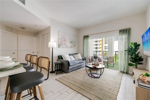 Condominio en alquiler en Miami, Florida, 2 dormitorios, 72.19 m2 № 2012325 - foto 2