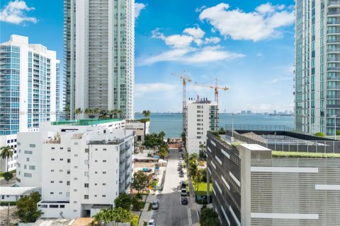 Condominio en alquiler en Miami, Florida, 2 dormitorios, 72.19 m2 № 2012325 - foto 22