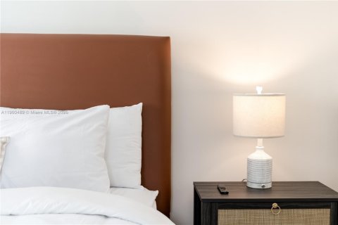 Condominio en alquiler en Miami, Florida, 2 dormitorios, 72.19 m2 № 2012325 - foto 14