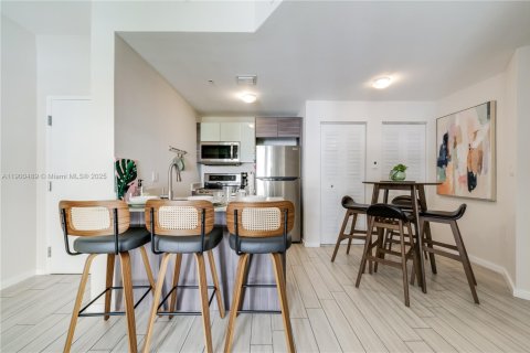 Condominio en alquiler en Miami, Florida, 2 dormitorios, 72.19 m2 № 2012325 - foto 8