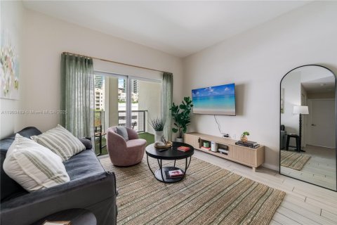 Condominio en alquiler en Miami, Florida, 2 dormitorios, 72.19 m2 № 2012325 - foto 6