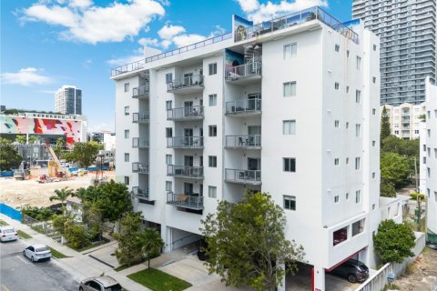 Condominio en alquiler en Miami, Florida, 2 dormitorios, 72.19 m2 № 2012325 - foto 21