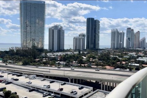 Copropriété à vendre à Sunny Isles Beach, Floride: 1 chambre, 93.37 m2 № 1709523 - photo 9