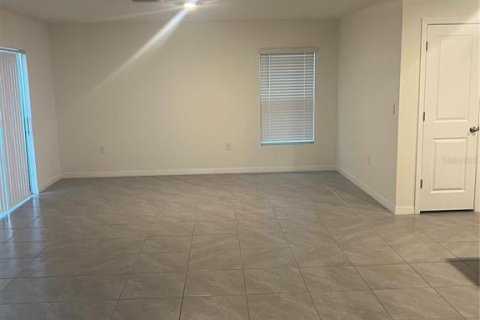 Casa en alquiler en Dade City, Florida, 4 dormitorios, 220.46 m2 № 1850018 - foto 4