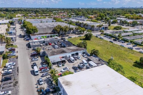 Propiedad comercial en venta en Fort Lauderdale, Florida № 2057264 - foto 27