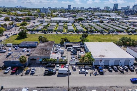 Propiedad comercial en venta en Fort Lauderdale, Florida № 2057264 - foto 30