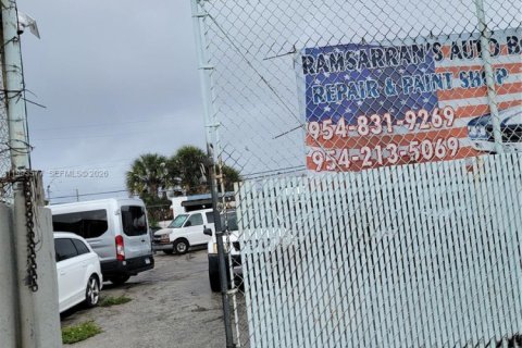 Propiedad comercial en venta en Fort Lauderdale, Florida № 2057264 - foto 3