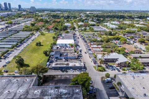 Propiedad comercial en venta en Fort Lauderdale, Florida № 2057264 - foto 18