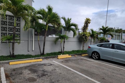 Propiedad comercial en venta en Fort Lauderdale, Florida № 2057264 - foto 7