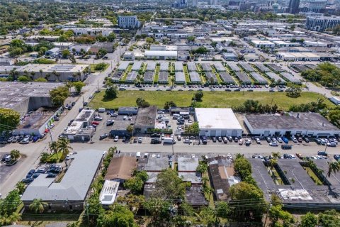 Propiedad comercial en venta en Fort Lauderdale, Florida № 2057264 - foto 11