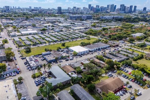Propiedad comercial en venta en Fort Lauderdale, Florida № 2057264 - foto 16
