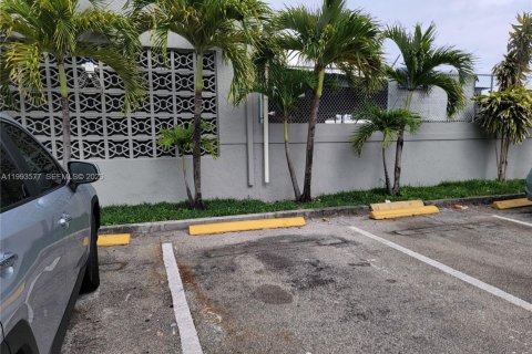 Propiedad comercial en venta en Fort Lauderdale, Florida № 2057264 - foto 15