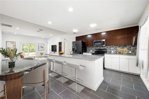 Villa ou maison à vendre à Sarasota, Floride: 3 chambres, 124.3 m2 № 1631956 - photo 4