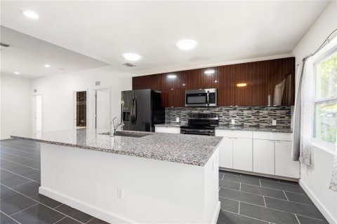 Villa ou maison à vendre à Sarasota, Floride: 3 chambres, 124.3 m2 № 1631956 - photo 8