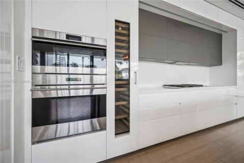 House in Miami Beach, Florida 5 bedrooms, 524.15 sq.m. № 1775882 - photo 8