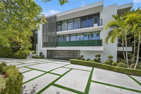 House in Miami Beach, Florida 5 bedrooms, 524.15 sq.m. № 1775882 - photo 1