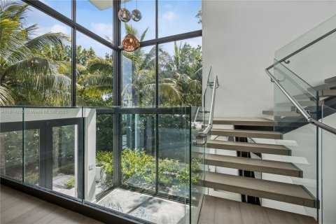 House in Miami Beach, Florida 5 bedrooms, 524.15 sq.m. № 1775882 - photo 11