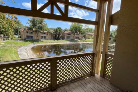 Condo in West Palm Beach, Florida, 2 bedrooms  № 1865215 - photo 13