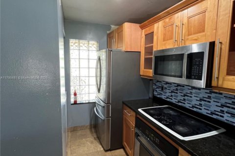 Condo in West Palm Beach, Florida, 2 bedrooms  № 1865215 - photo 2