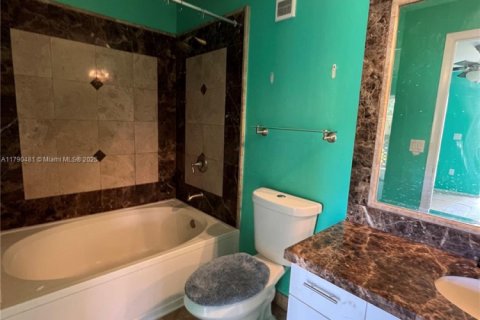 Condo in West Palm Beach, Florida, 2 bedrooms  № 1865215 - photo 10