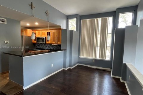 Condo in West Palm Beach, Florida, 2 bedrooms  № 1865215 - photo 3