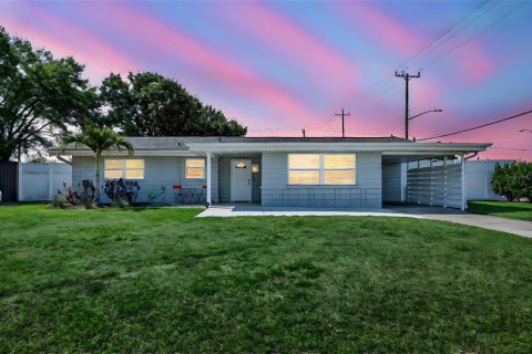 House in Sarasota, Florida 3 bedrooms, 142.88 sq.m. № 2206078