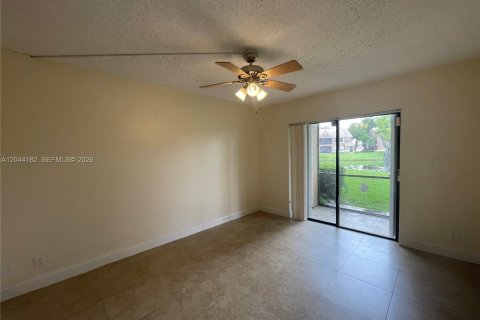 Condo in Coral Springs, Florida, 3 bedrooms  № 2178305 - photo 7