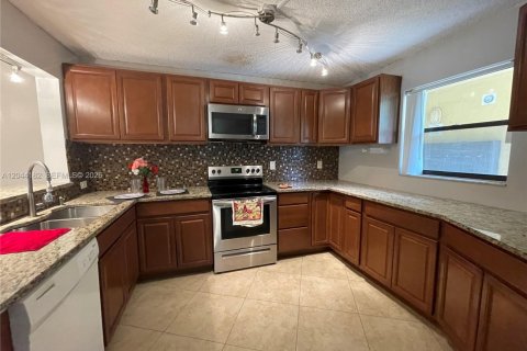 Condo in Coral Springs, Florida, 3 bedrooms № 2178305