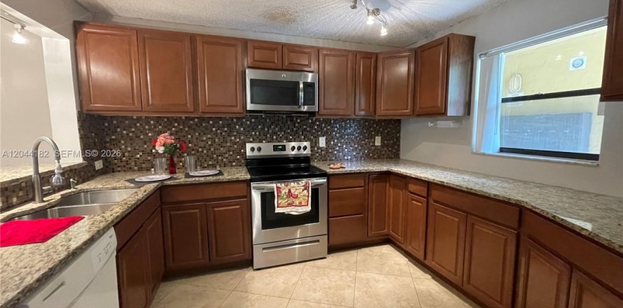 Condo in Coral Springs, Florida, 3 bedrooms  № 2178305