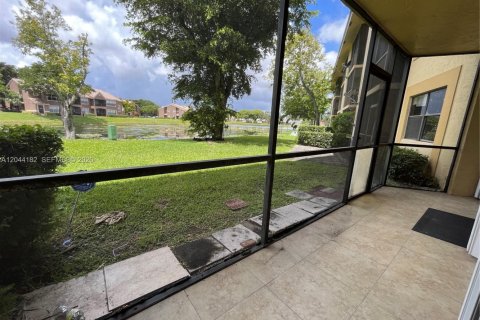 Condo in Coral Springs, Florida, 3 bedrooms  № 2178305 - photo 9