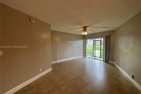 Condo in Coral Springs, Florida, 3 bedrooms  № 2178305 - photo 2