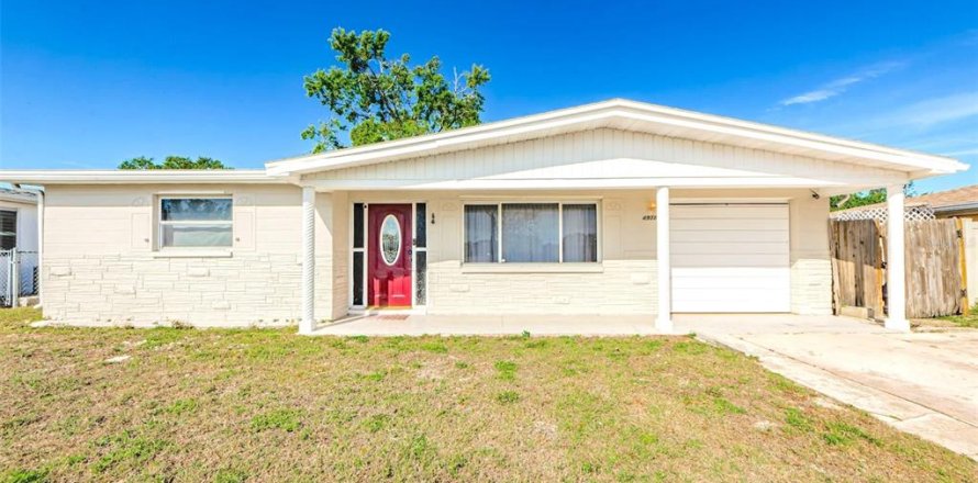 House in Holiday, Florida 3 bedrooms, 96.62 sq.m. № 1583478