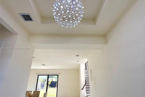 Снять в аренду виллу или дом в Майами-Лейкс, Флорида 5 спален, 283.35м2, № 1999843 - фото 4