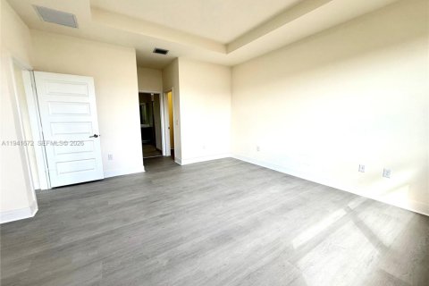 Снять в аренду виллу или дом в Майами-Лейкс, Флорида 5 спален, 283.35м2, № 1999843 - фото 12