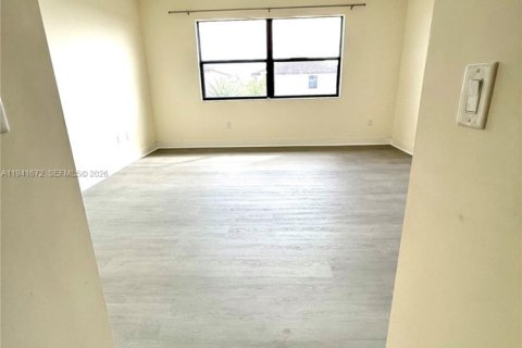 Снять в аренду виллу или дом в Майами-Лейкс, Флорида 5 спален, 283.35м2, № 1999843 - фото 13