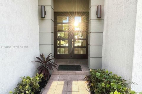 Снять в аренду виллу или дом в Майами-Лейкс, Флорида 5 спален, 283.35м2, № 1999843 - фото 3